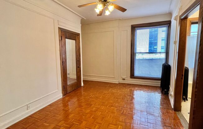 Studio, 1 bath, 300 sqft, $1,365, Unit 530-412