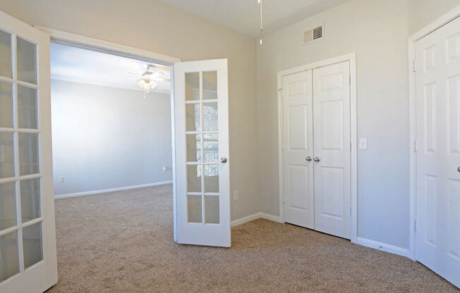 apartment den in Baton Rouge, LA