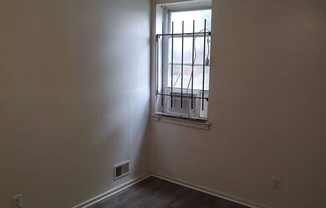 2 beds, 1 bath, 900 sqft, $1,200, Unit #1