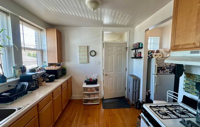 2 beds, 1 bath, 750 sqft, $1,600, Unit 4411-1B