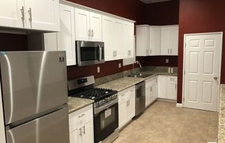 1 bed, 1 bath, 700 sqft, $2,500