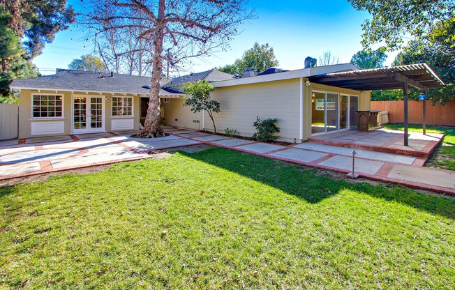 ENTERTAINER'S DELIGHT! GATED ESTATE IN SOUGHT AFTER COLLEGE ACRES!