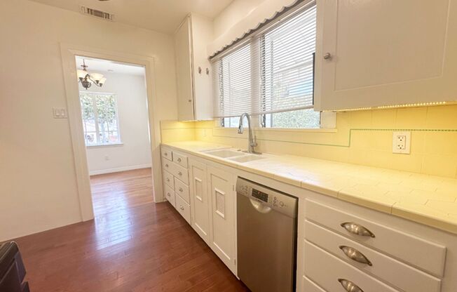 2BD/1BA DT Fullerton Vintage 1922 House w/ALL UTILITIES INCLUDED!