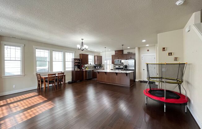 Lovely 3 Bed + 2.5 Bath in Bethany Creek Falls Neighborhood!! Fitness Studio, Parks & a Pool!!