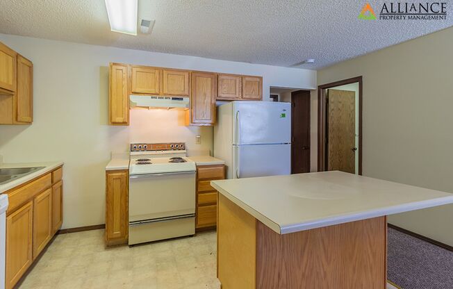 2 beds, 1 bath, 847 sqft, $850, Unit 03