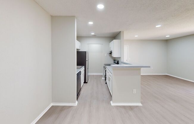 1 bed, 1 bath, 707 sqft, $1,100, Unit I14