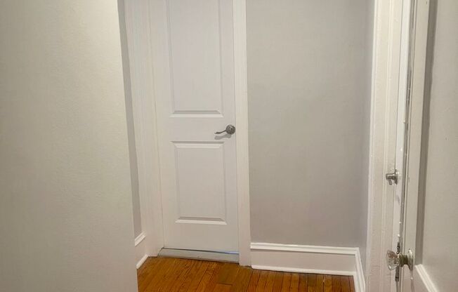 2 beds, 1 bath, 600 sqft, $1,350, Unit 1J