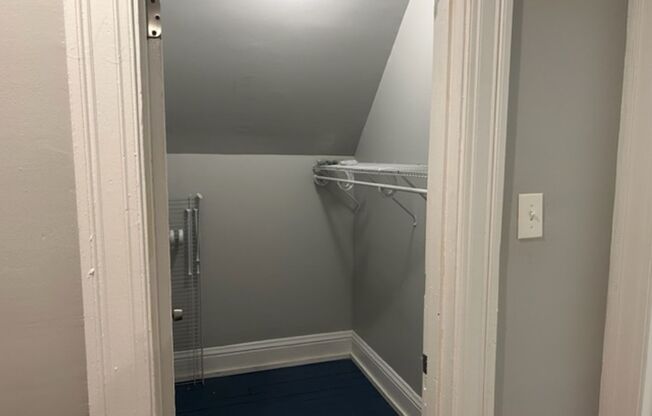 1 bed, 1 bath, 1,000 sqft, $1,375, Unit Apt 4