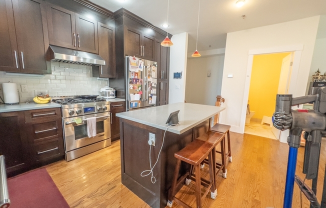 9 MONTAGUE