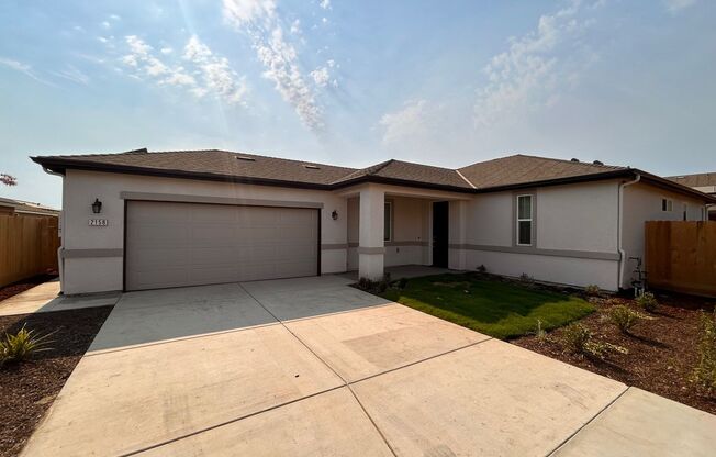 Brand new home located between Tulare and Visalia