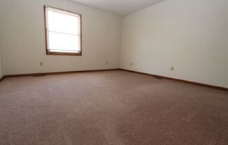 2 beds, 1 bath, $895, Unit APT. 3