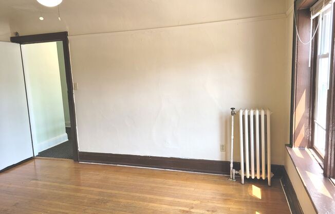 Studio, 1 bath, $725, Unit 301