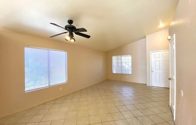 Charming 3-Bedroom Home Near Freeway & Shopping in 89108