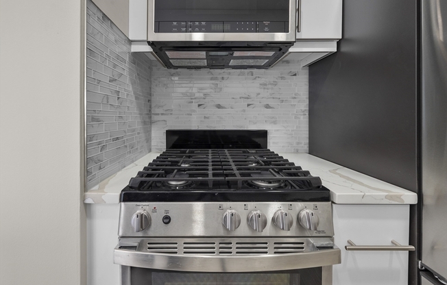 Studio, 1 bath, 590 sqft, $3,500, Unit 18M