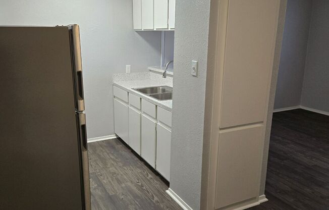 1 bed, 1 bath, 640 sqft, $1,000, Unit 114