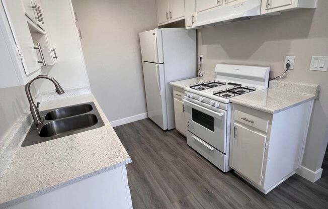 3115 Quartz Ln