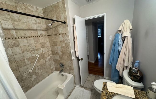 3 beds, 1 bath, $2,200