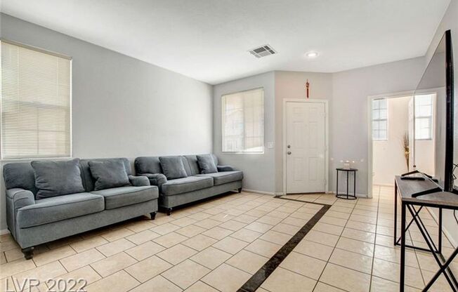 3 BEDROOM HOME IN THE SOUTHWEST!