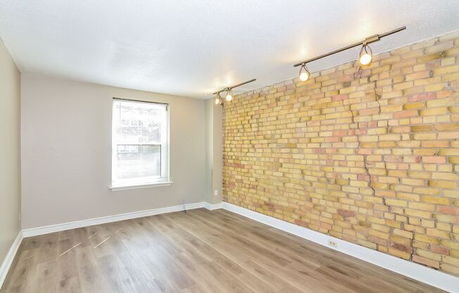 1 bed, 1 bath, 655 sqft, $1,145, Unit 1406-01