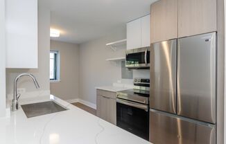 Large Old Town 1 Bedroom With Tons of Light