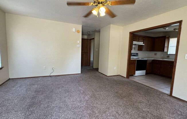 2 beds, 1 bath, $800, Unit 212 NW 14th B