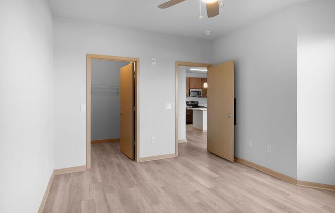 1 bed, 1 bath, 686 sqft, $1,665, Unit 421