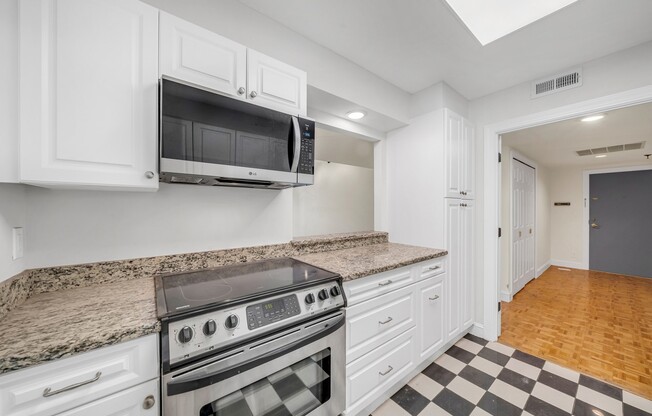 1 bed, 1.5 baths, 767 sqft, $4,000, Unit 212