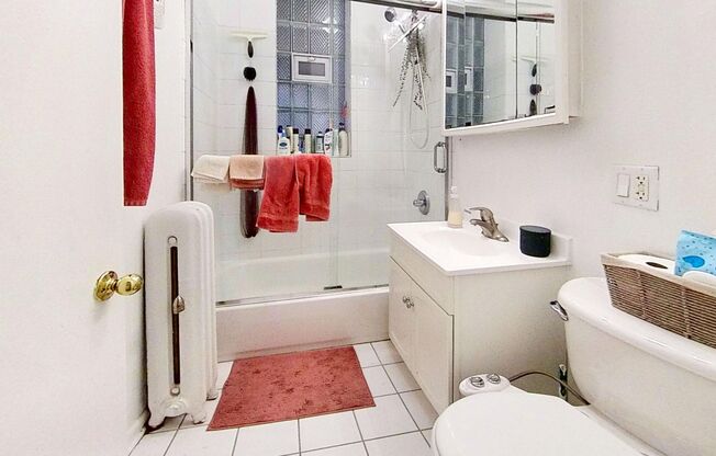 2 beds, 1 bath, 890 sqft, $2,600, Unit 1333 1B