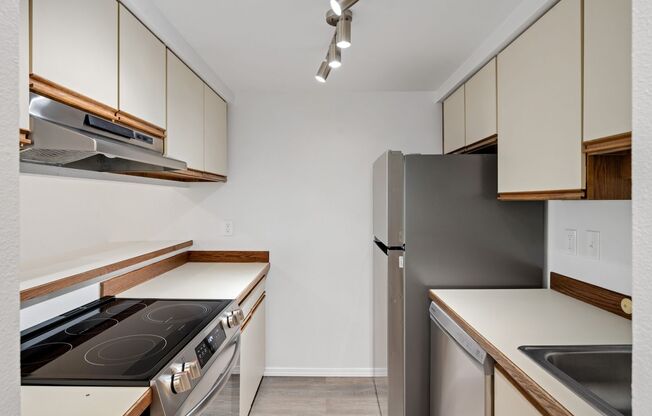 Modern Apartments in Queen Anne – Steps from Climate Pledge Arena!
