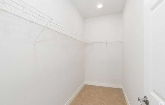 2 beds, 1 bath, 1,143 sqft, $1,650, Unit H-405