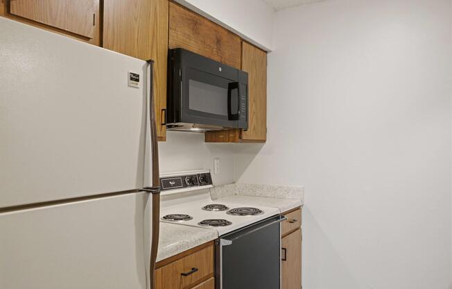 2 beds, 1 bath, 819 sqft, $1,200