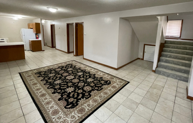 3 beds, 2 baths, $950, Unit C