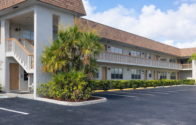 310 Lake Shore Dr West Palm Beach, FL 33403