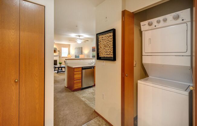 2 beds, 2 baths, 886 sqft, $2,095, Unit H302