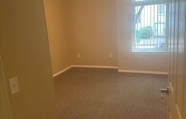 1 bed, 1 bath, 648 sqft, $1,499