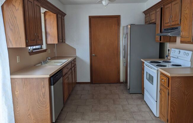 3 beds, 2 baths, $1,375