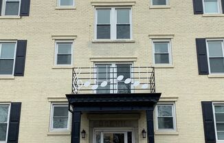 Studio, 1 bath, 405 sqft, $1,000, Unit Unit 4