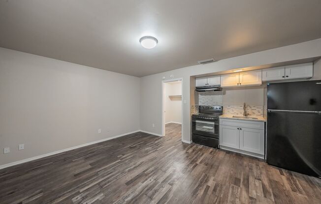 Charming first-floor efficiency! Heritage House Apartment