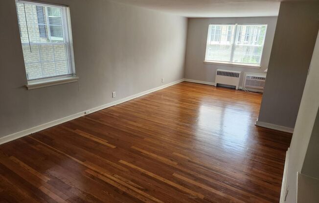 2 beds, 1 bath, 897 sqft, $2,265, Unit A-05