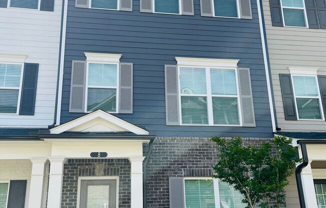 Stunning 3 bedroom, 3.5 bathroom townhome located on the Newnan LINC! MUST SEE!