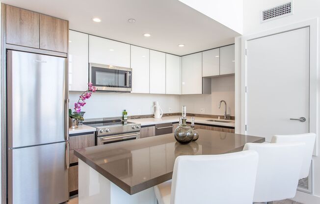 1 bed, 1.5 baths, 890 sqft, $3,500, Unit 1616 - 211