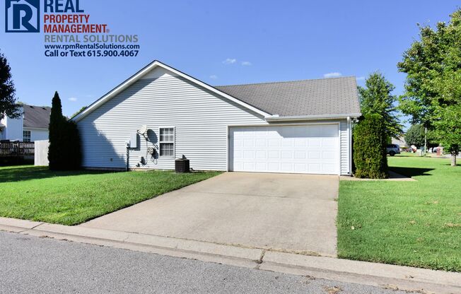 Adorable 3 bd house in the heart of Murfreesboro! Attached Garage and washer and Dryer included!