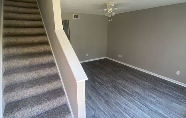 2 beds, 1.5 baths, 960 sqft, $1,075, Unit 27