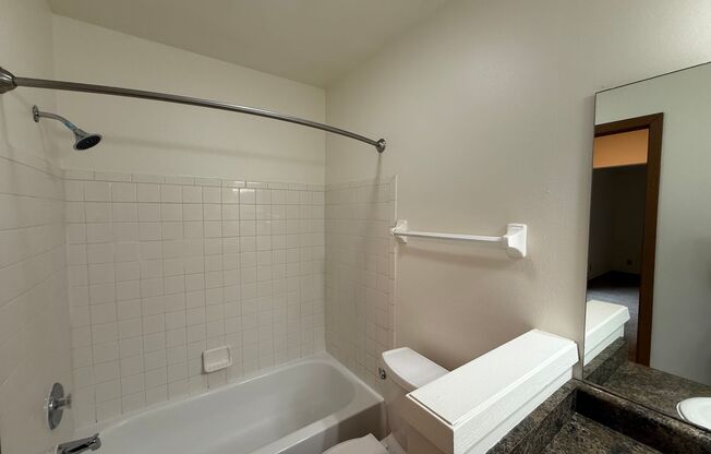 2 beds, 1 bath, 965 sqft, $1,615, Unit 7502CA