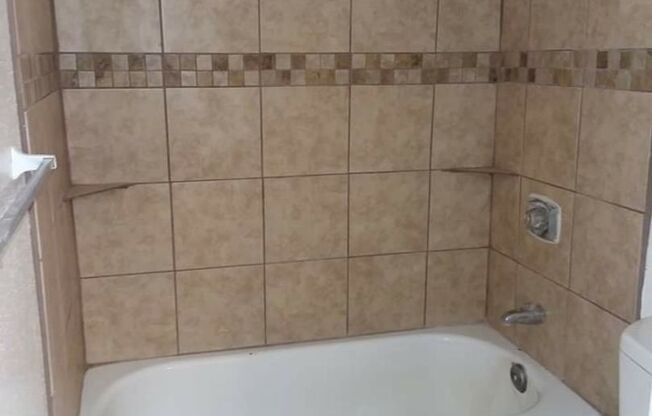 1 bed, 1 bath, 750 sqft, $925, Unit 6804
