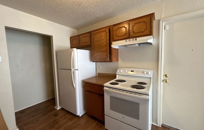 3 beds, 2 baths, $1,025