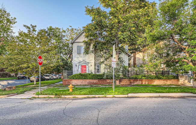 2062 GLENARM PL
