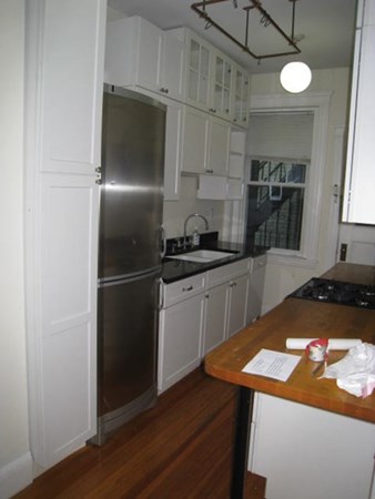 1 bed, 1 bath, 597 sqft, $2,800, Unit 32