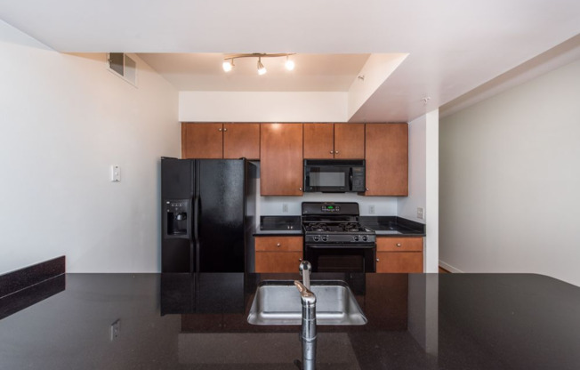 LARGE 1 Bedroom/1 Bathroom with Balcony in Bustling Mount Vernon Triangle!!