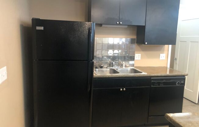 1 bed, 1 bath, $773, Unit Unit 203